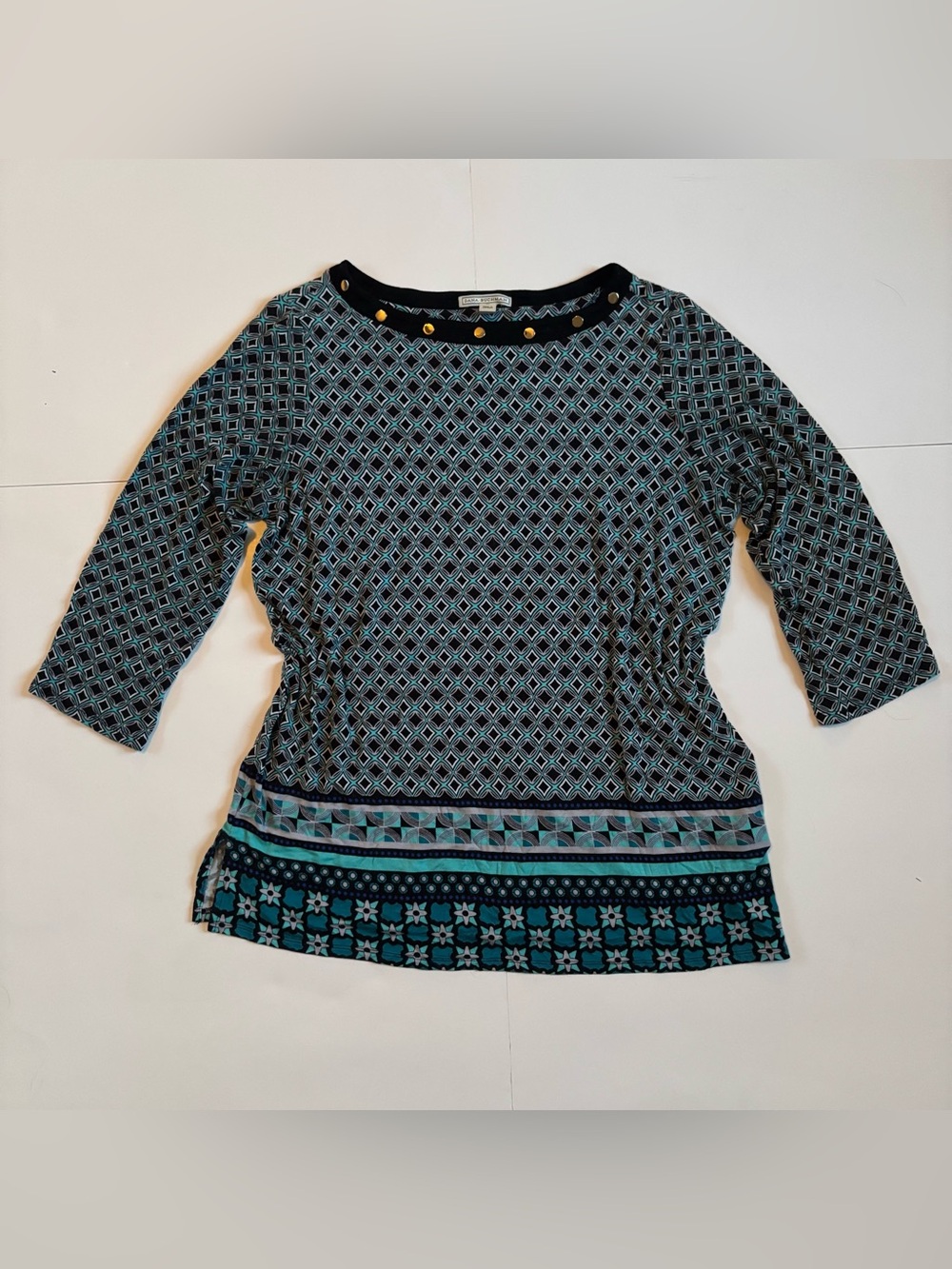 Dana Buchman Teal and Black Geometric Crewneck Top with Gold Studs
